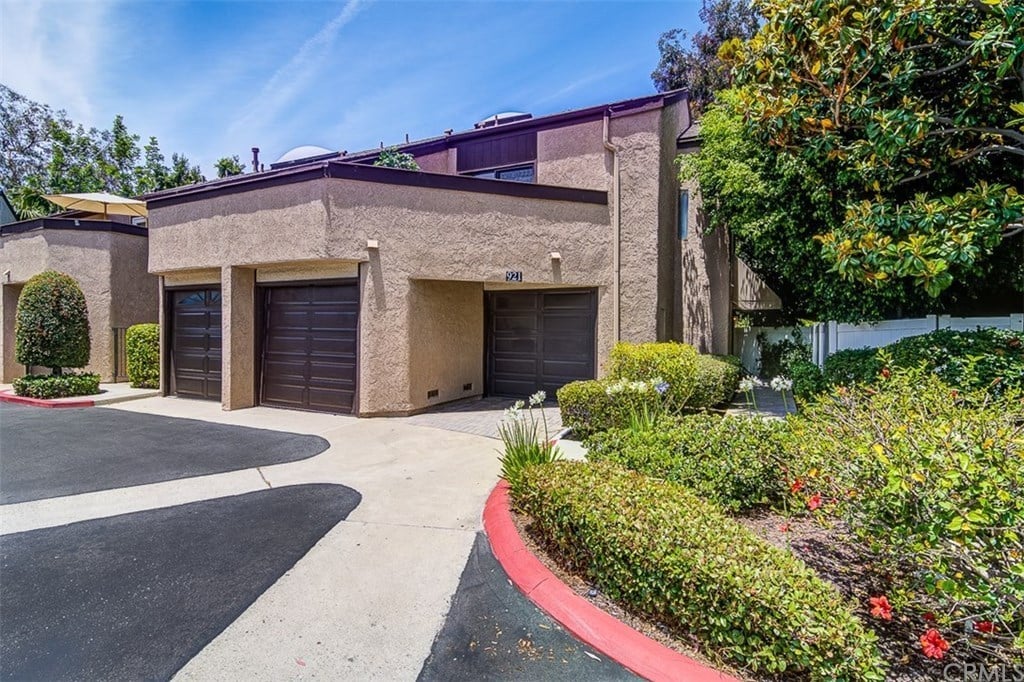 921 Lombard Ct