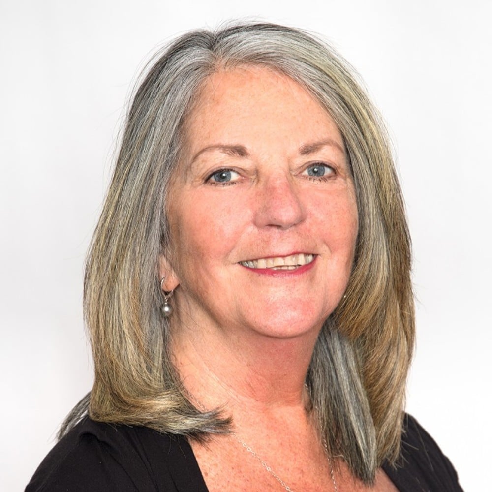Cheri Osborne Fort Bragg, CA Real Estate Agent Headshot
