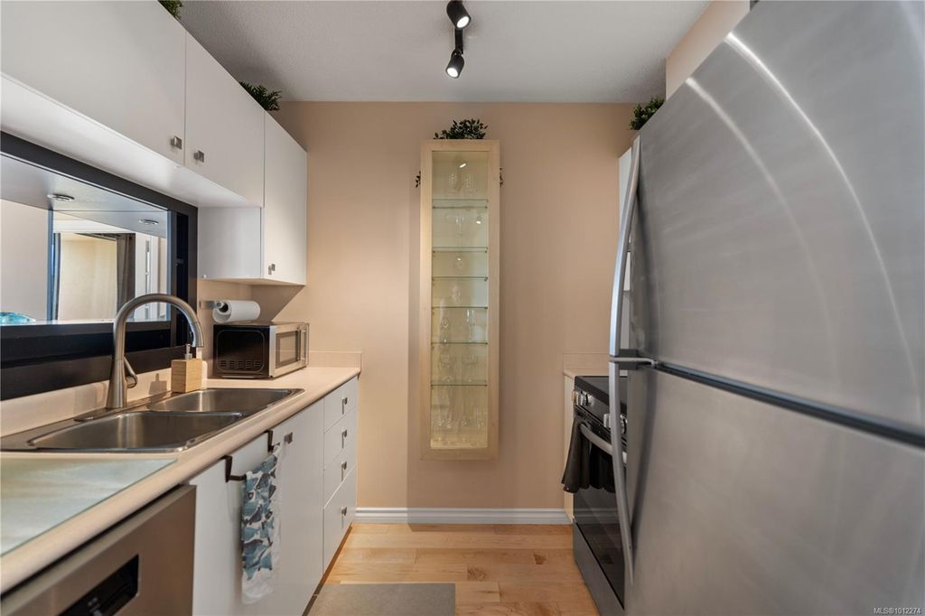 835 View St, #910