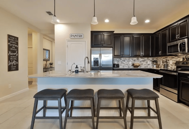 949 Flyer St 