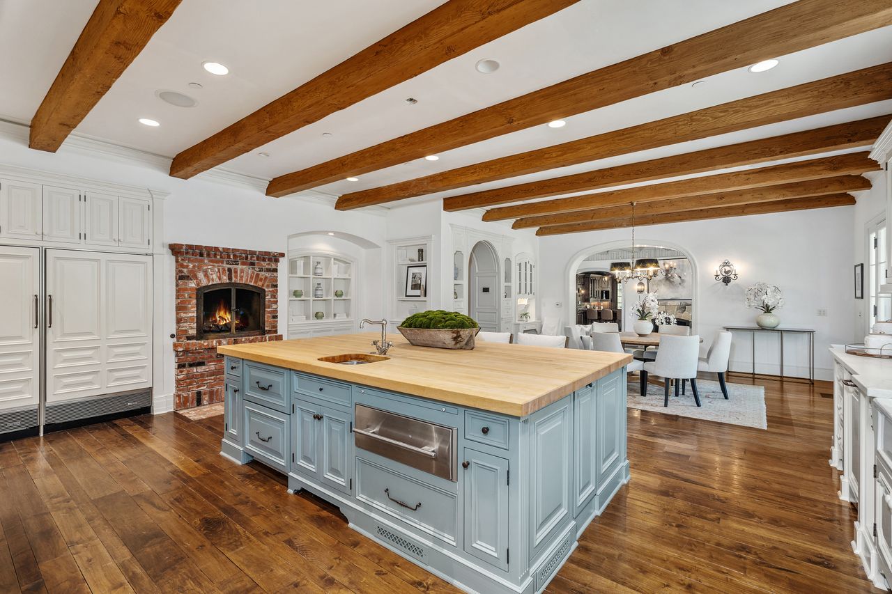 English Country Manor In Toluca Lake