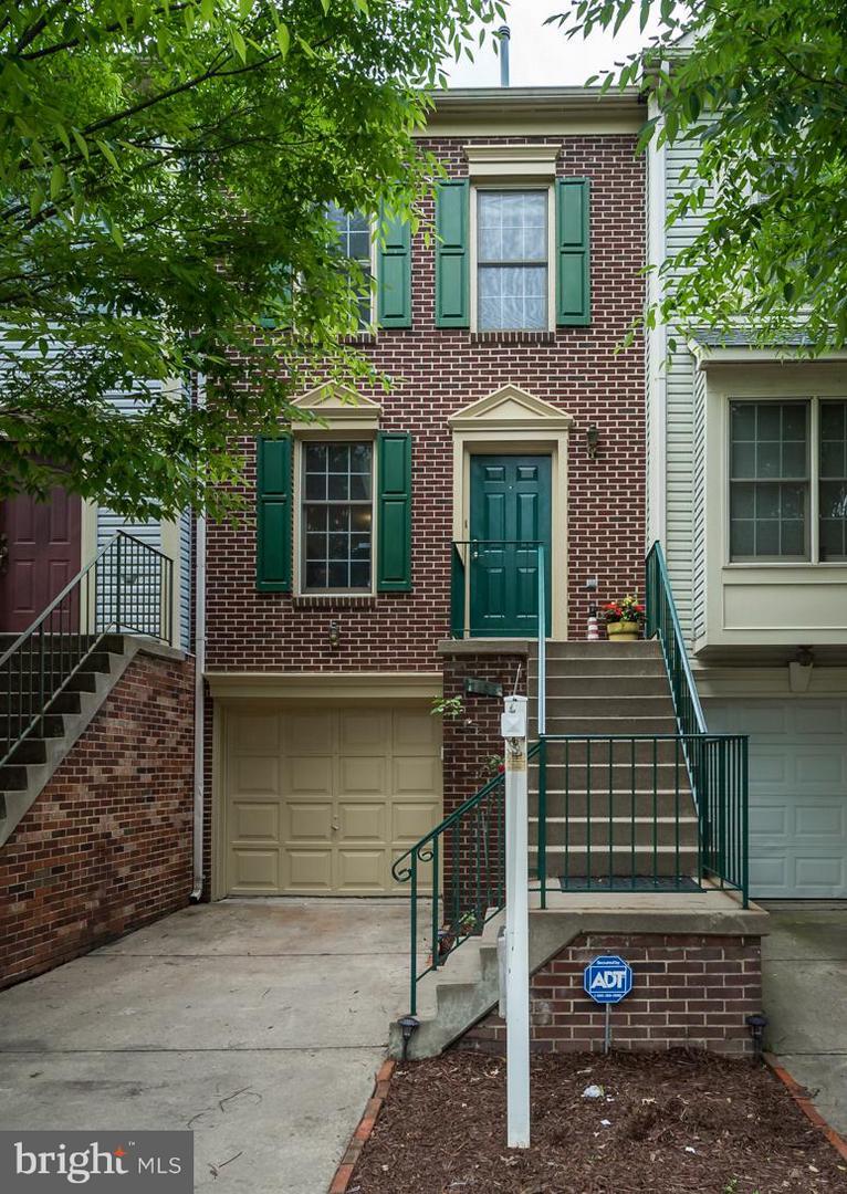 7836 Gum Springs Village Dr, Alexandria, VA 22306