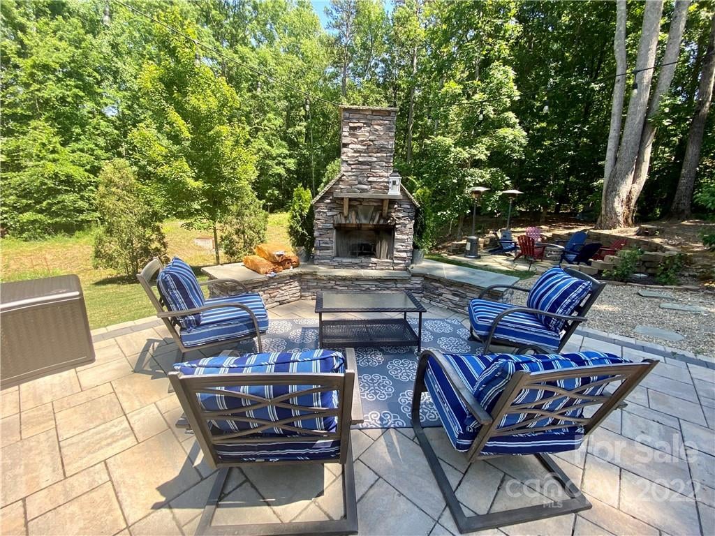 709 Woodcliff Ct