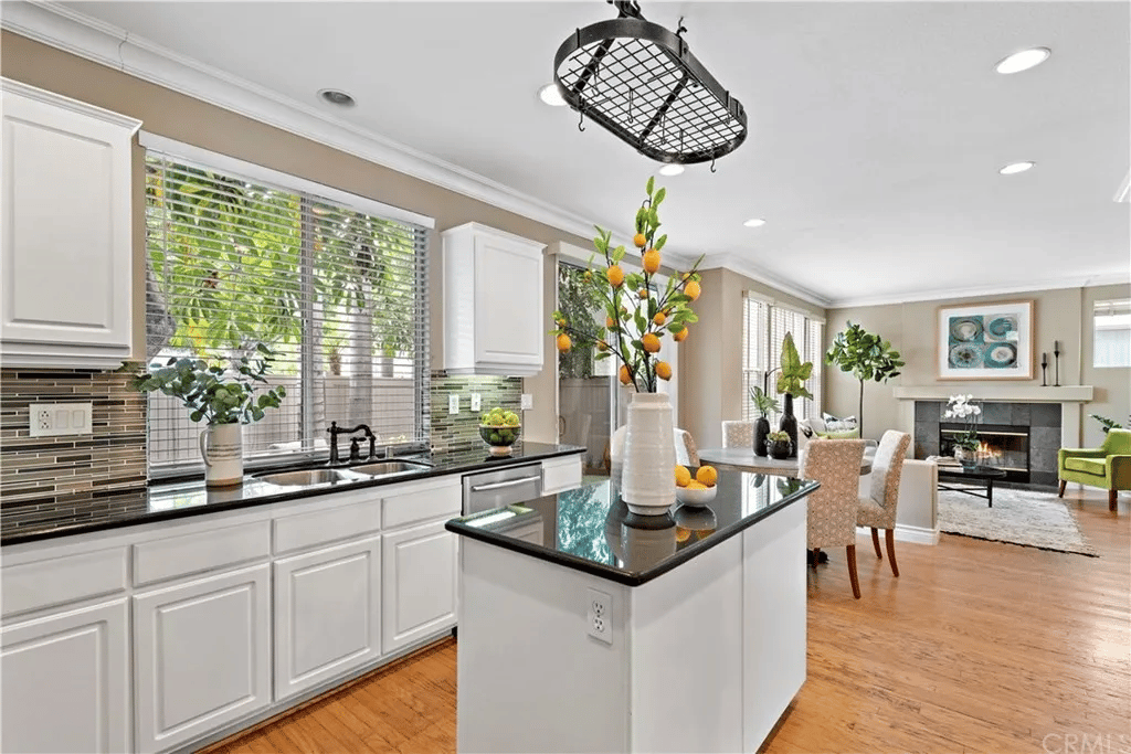 123 Colony Way