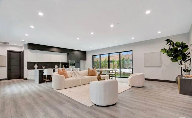 19513-19515 Cantara St