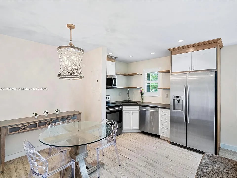 Turnkey Furnished Condo in Key Biscayne