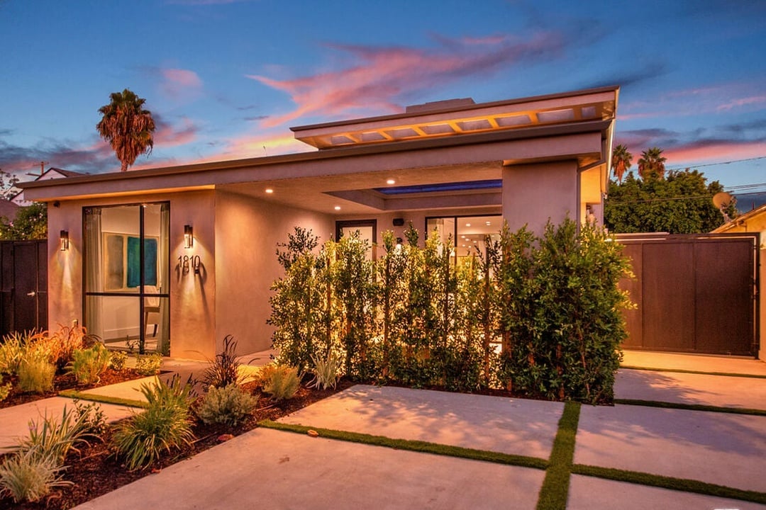 S Sherbourne Dr, 90035