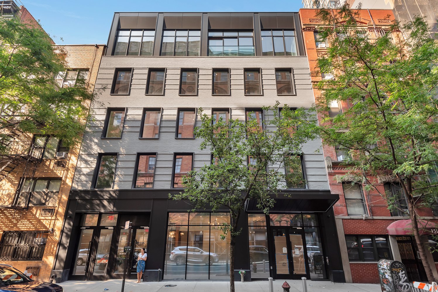 149 E 26th St #401