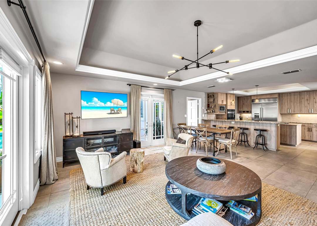 166 Royal Palm Dr
