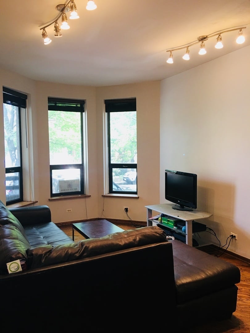 1940 N Sheffield Ave