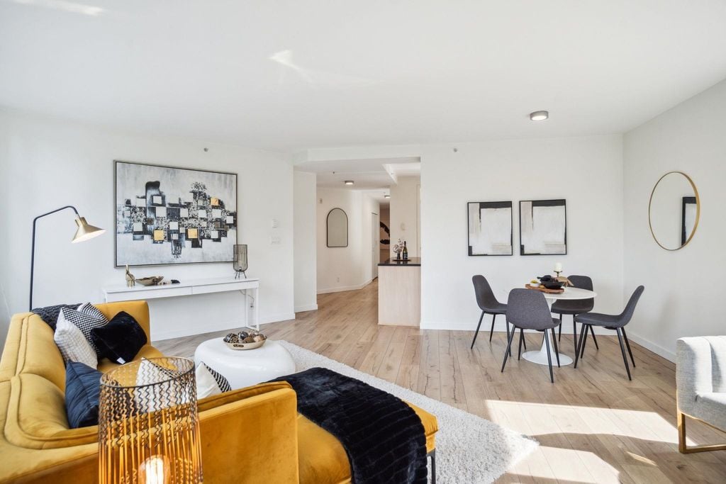 1478 W Hastings St, #400