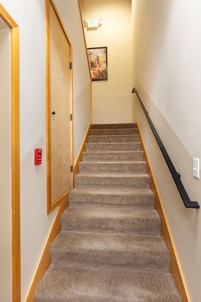 6075 California Ave SW | Office Sublease