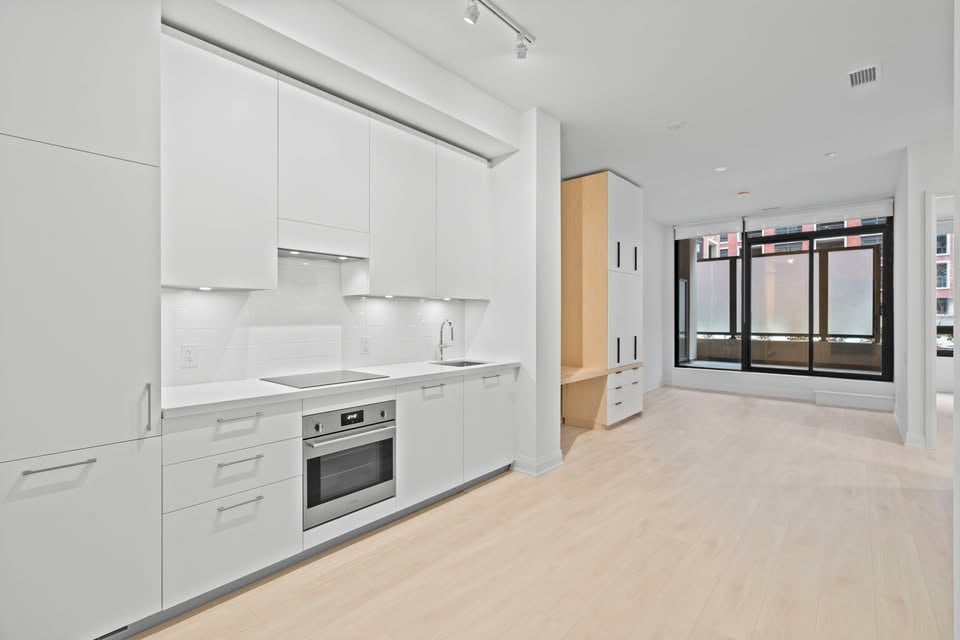 33 Frederick Todd Way 217, Toronto C11 Unit: 217