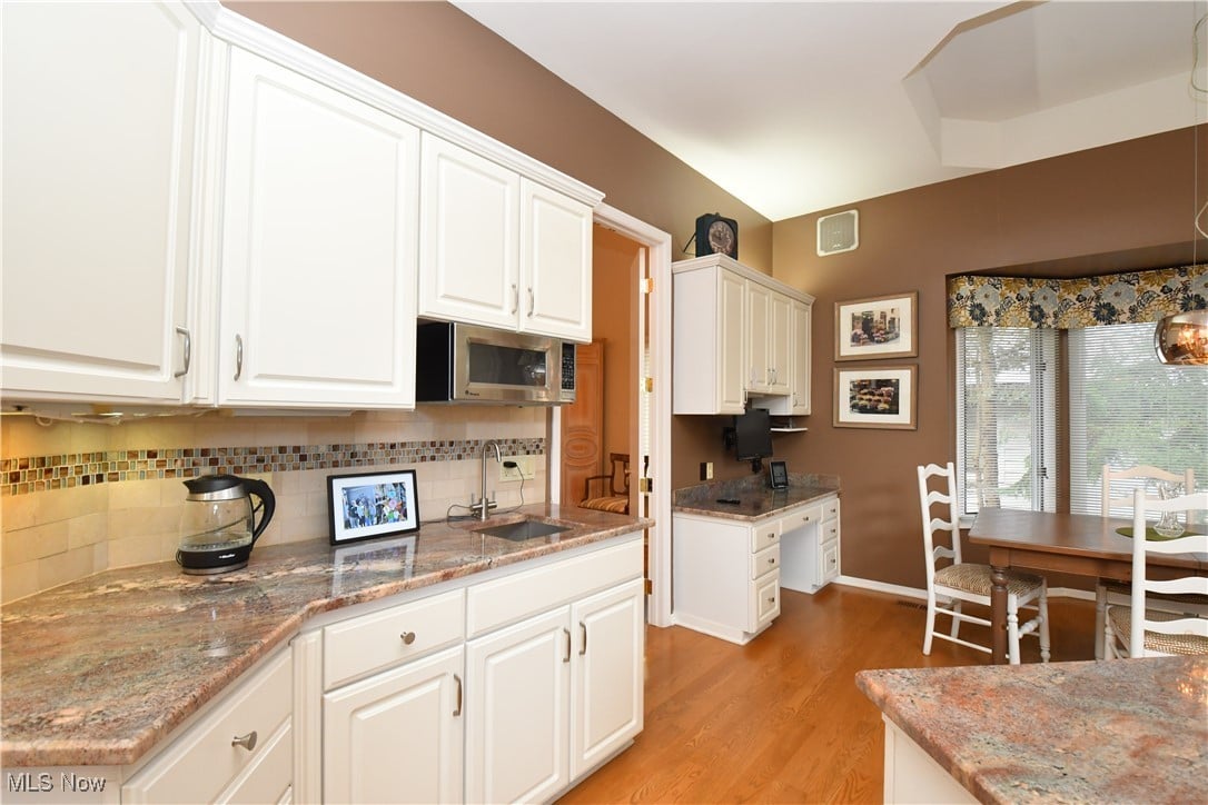 9 Longmeadow Ln