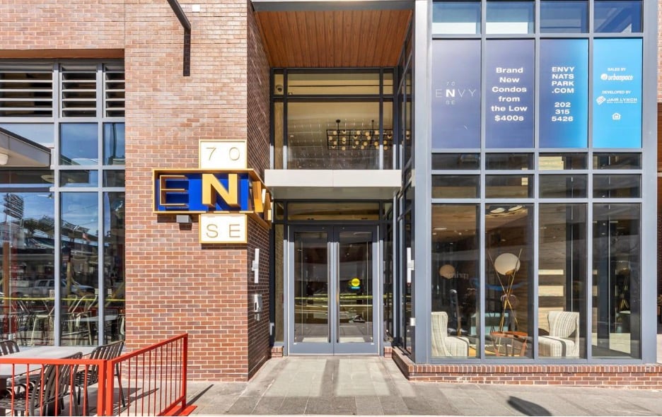 70 N St SE N913