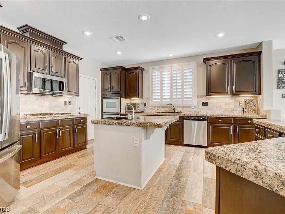 17 Blue Valley Dr