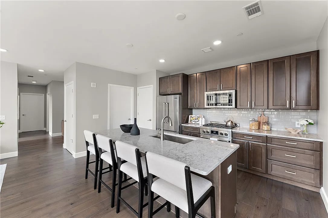 350 Oliver Ave, #1102
