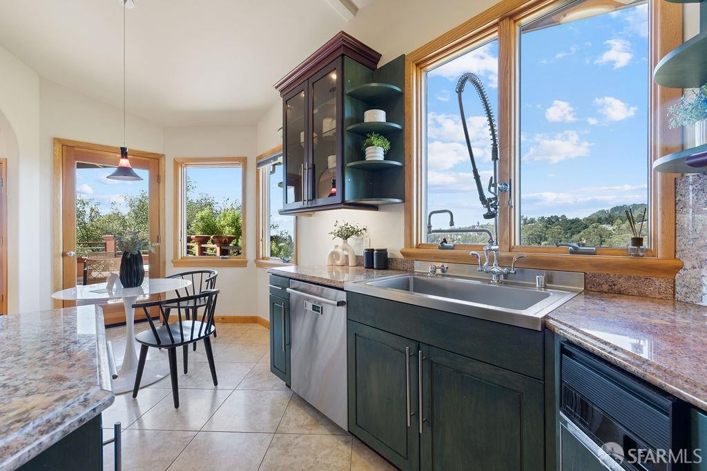 8727 Skyline Boulevard