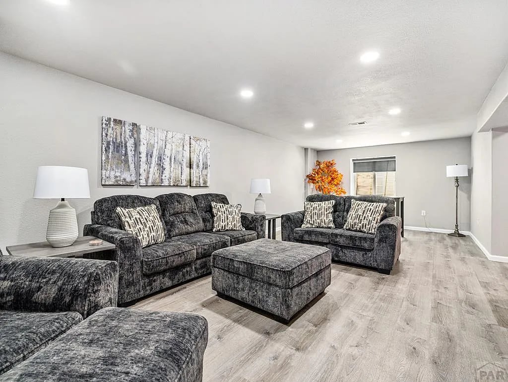 3938 Augusta Ln