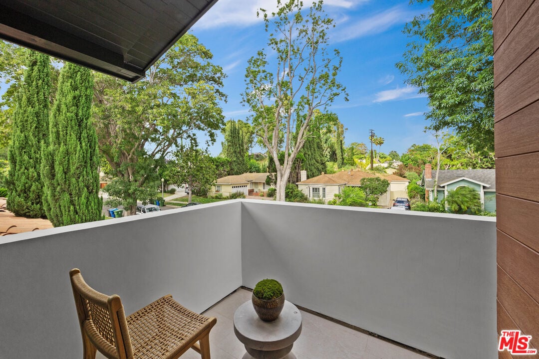 Castle Heights Pl, 90034