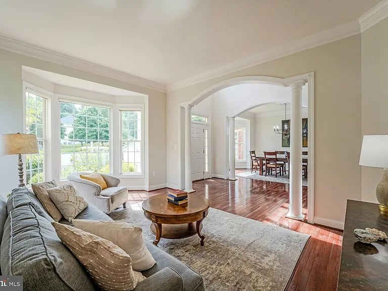 106 Calvary Ct SE