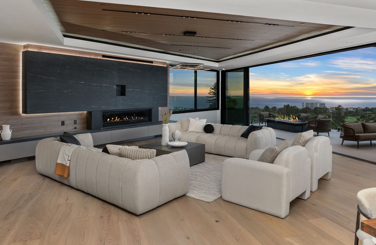 6627 Muirlands Dr, La Jolla, CA 92037