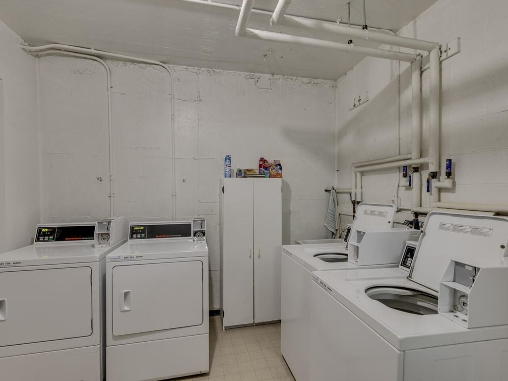 1515 Chesterfield Ave, #205