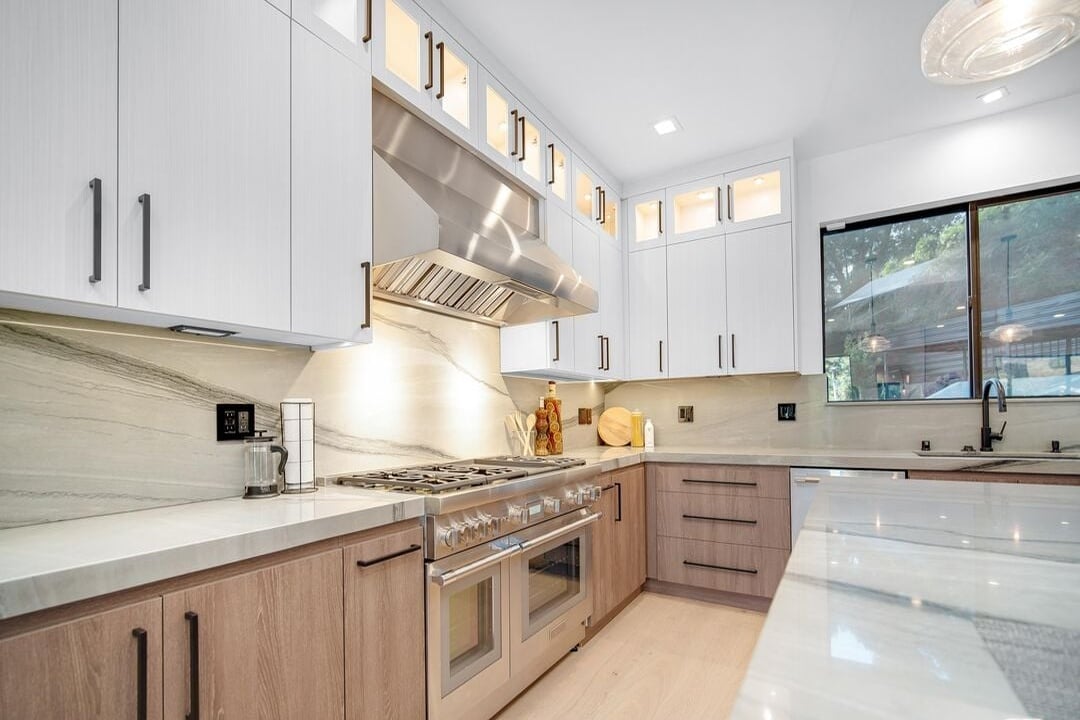 Canyon Lake Dr, 90068