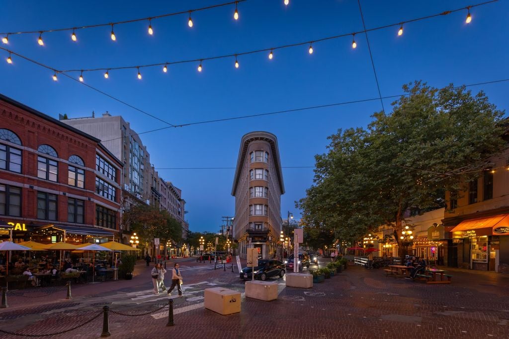 87 E Cordova St