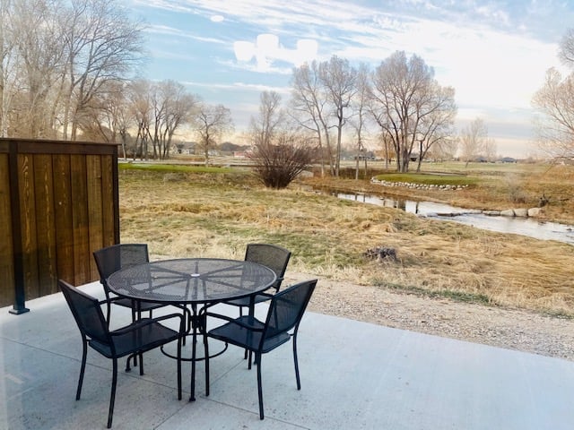 11 Creekside Lane
