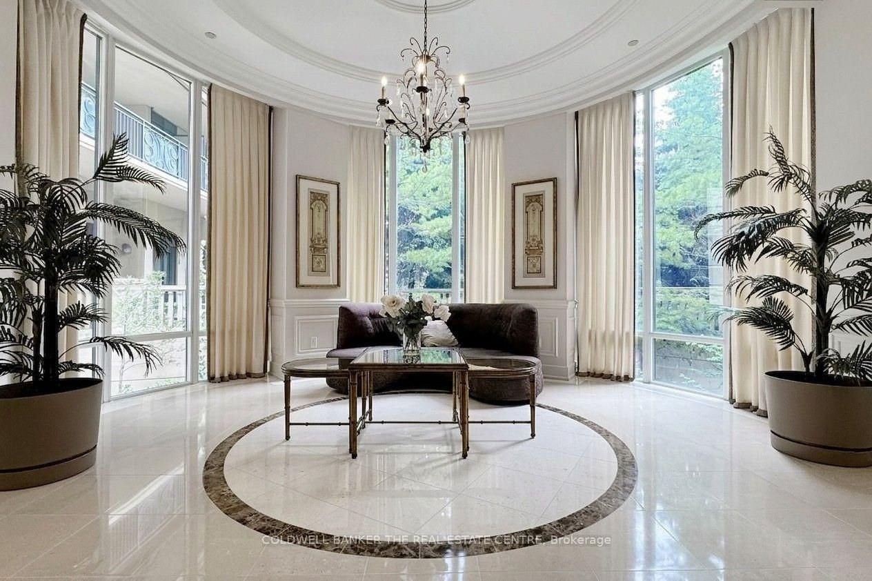 LUXURY LIVING IN NORTH YORK
