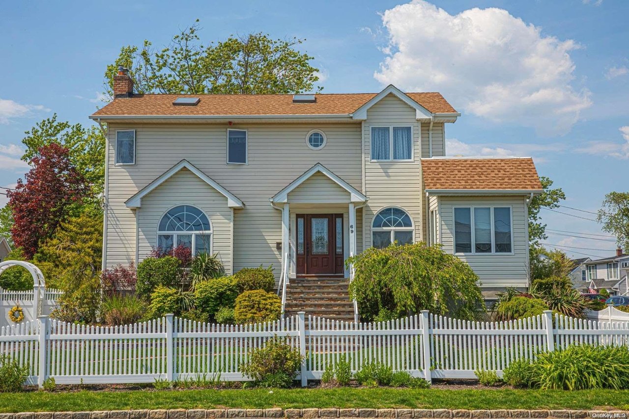 69 Robbins Ave