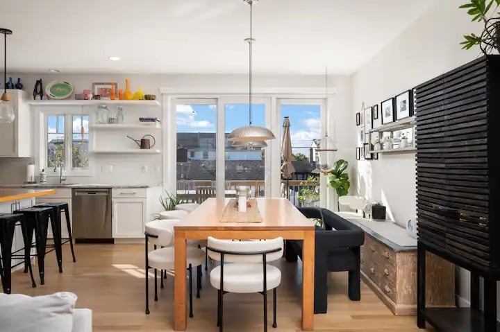 #38 Stunning Colonial