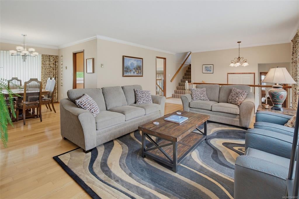 2056 Skyline Cres