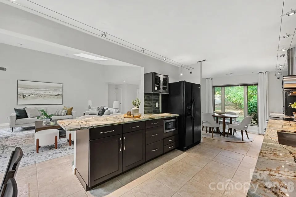 10006 Stoneleigh Lane