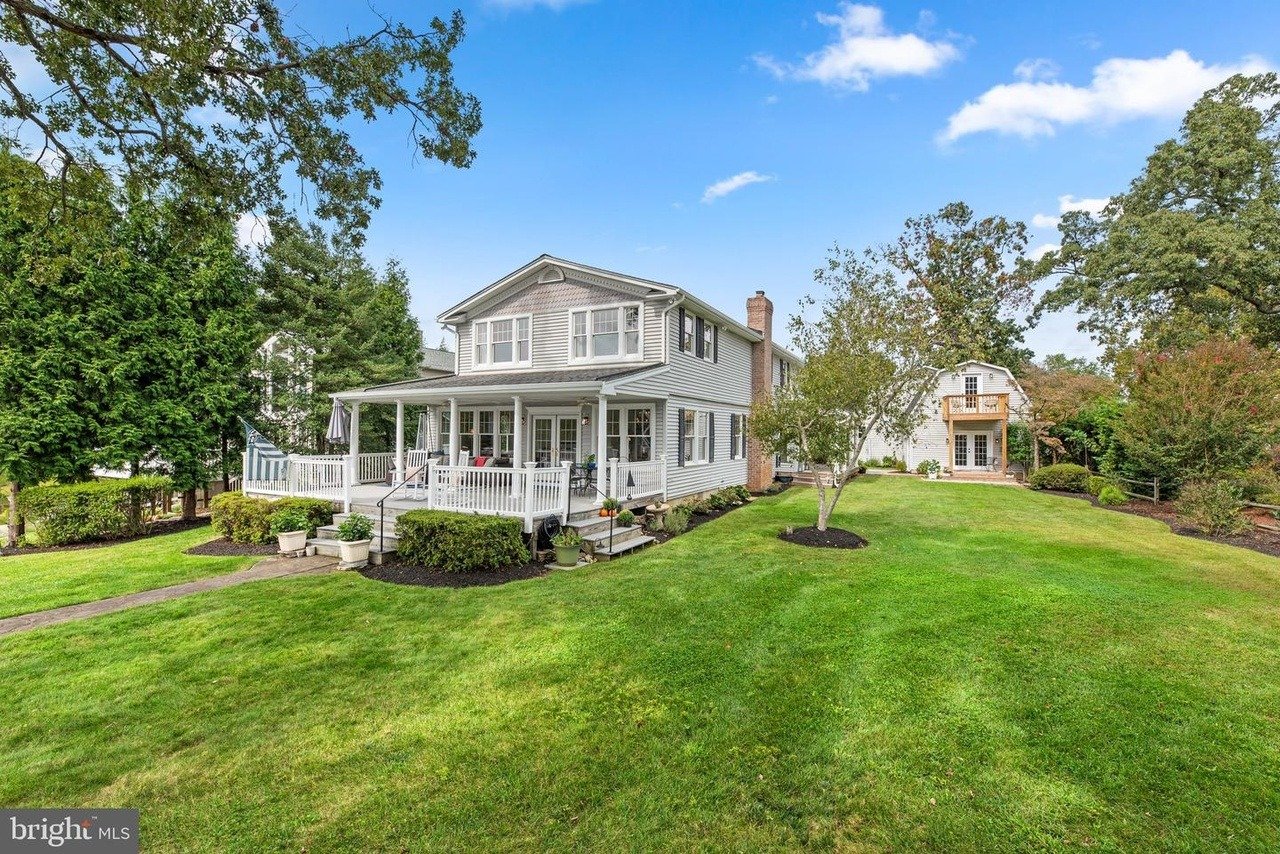 389 South Dr