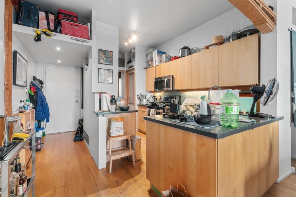 2556 E Hastings St, #219