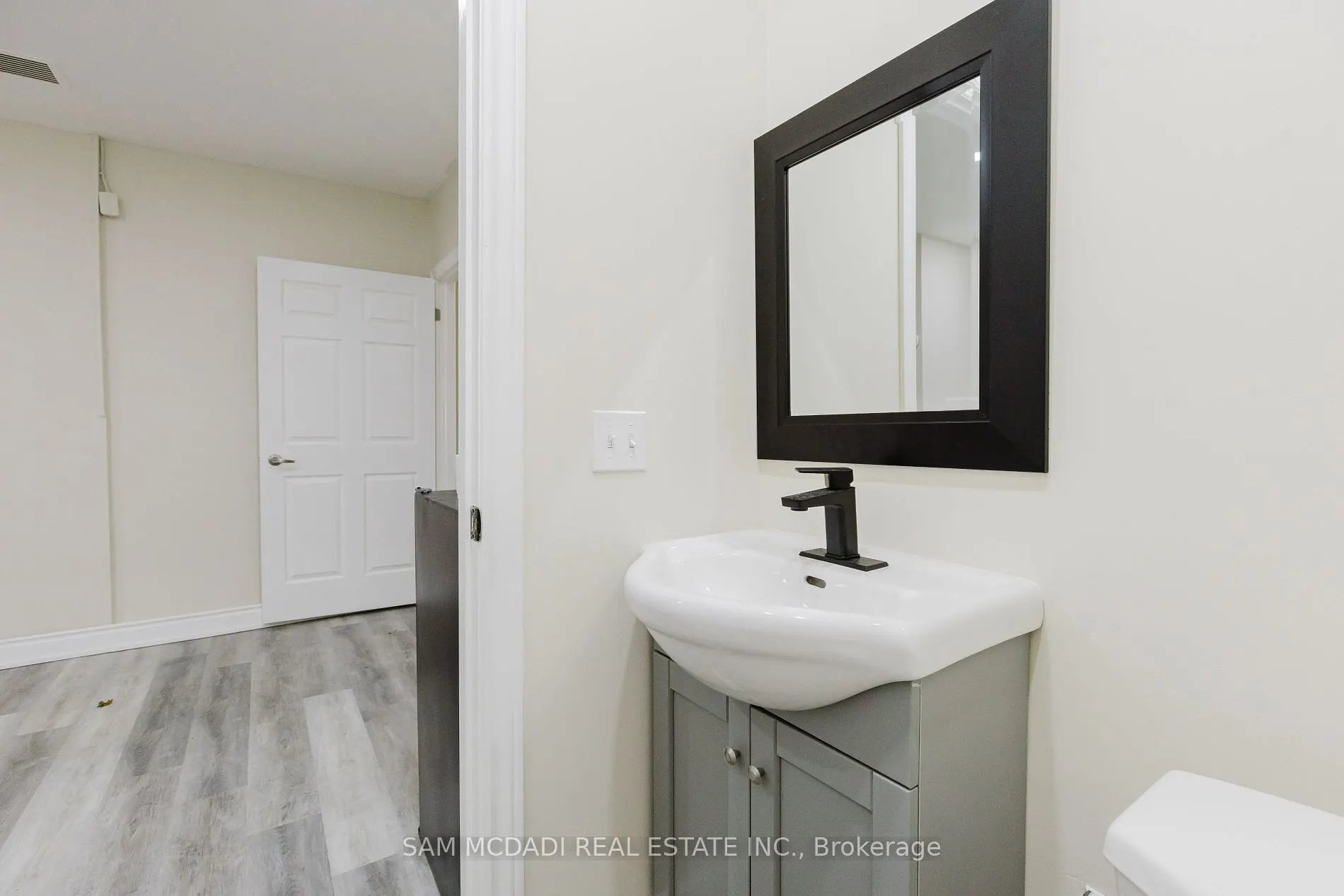 Single Office - 728 Main St E