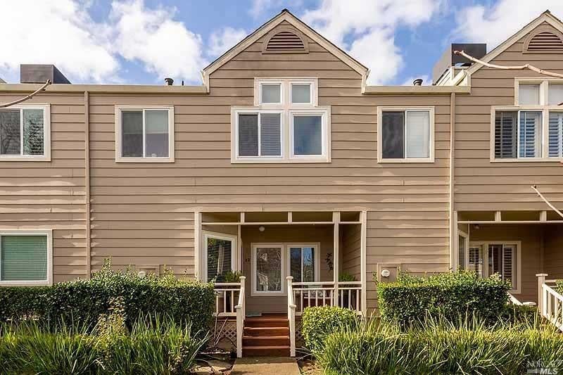 22 Creekside Ct