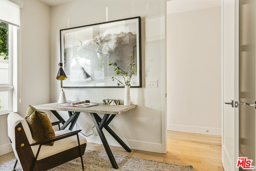 3218 S Barrington Ave