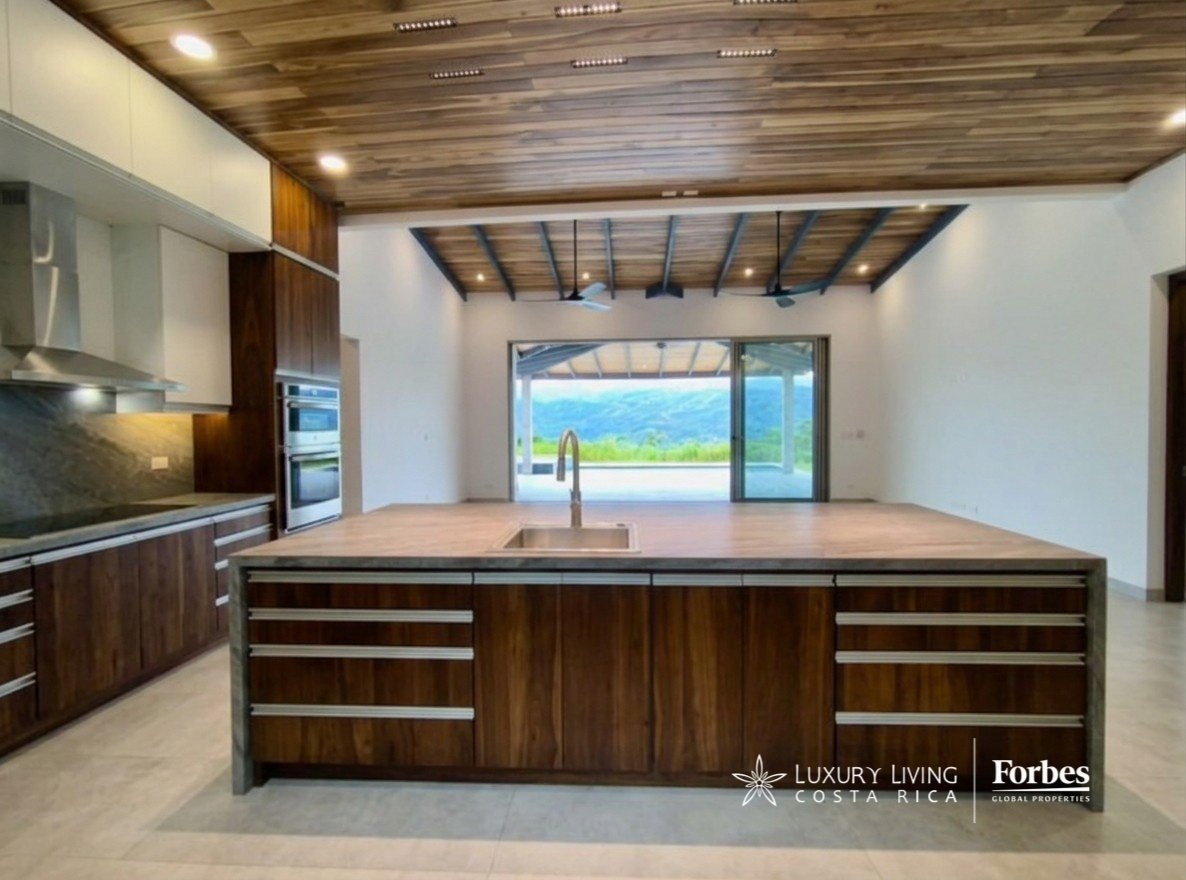 21578 - Contemporary residence with pool and jacuzzi in a gated community, Atenas