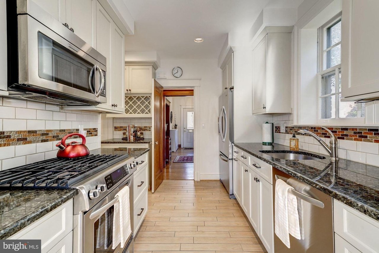 4858 Albemarle St NW