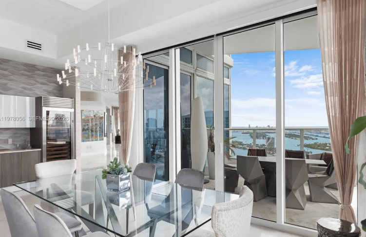 LUXURY IN THE MIAMI SKY