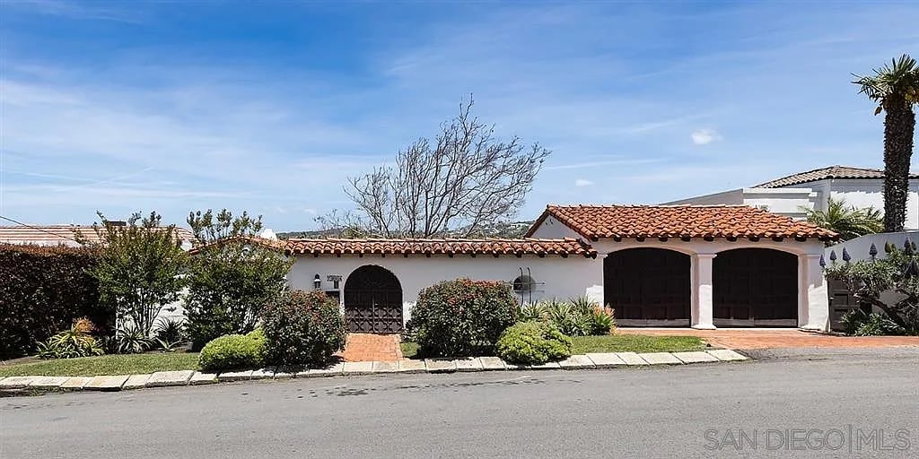 7964 Roseland Dr