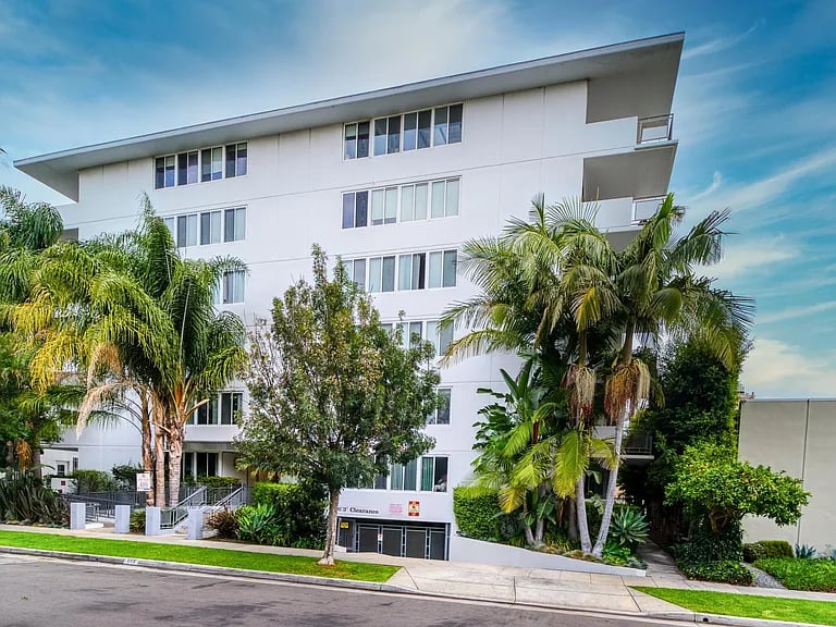 304 S ELM DR Apt 202