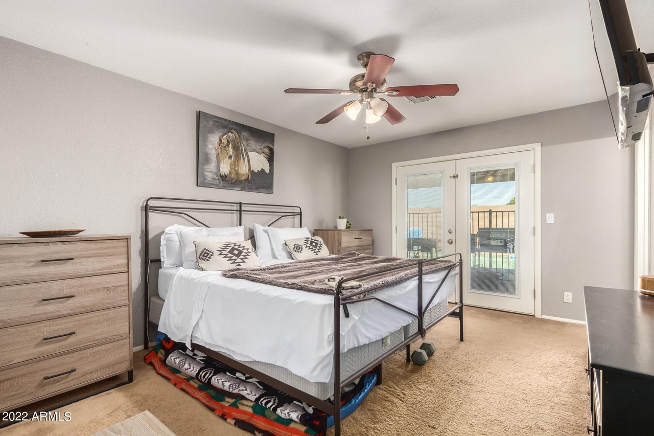 2250 W Dahlia Dr