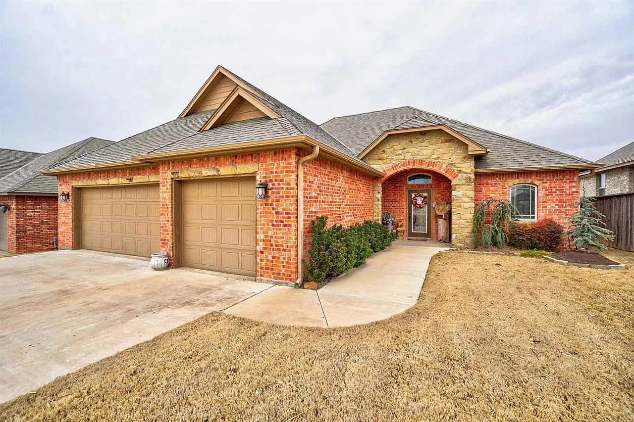 4402 NE Mossy Oak Dr