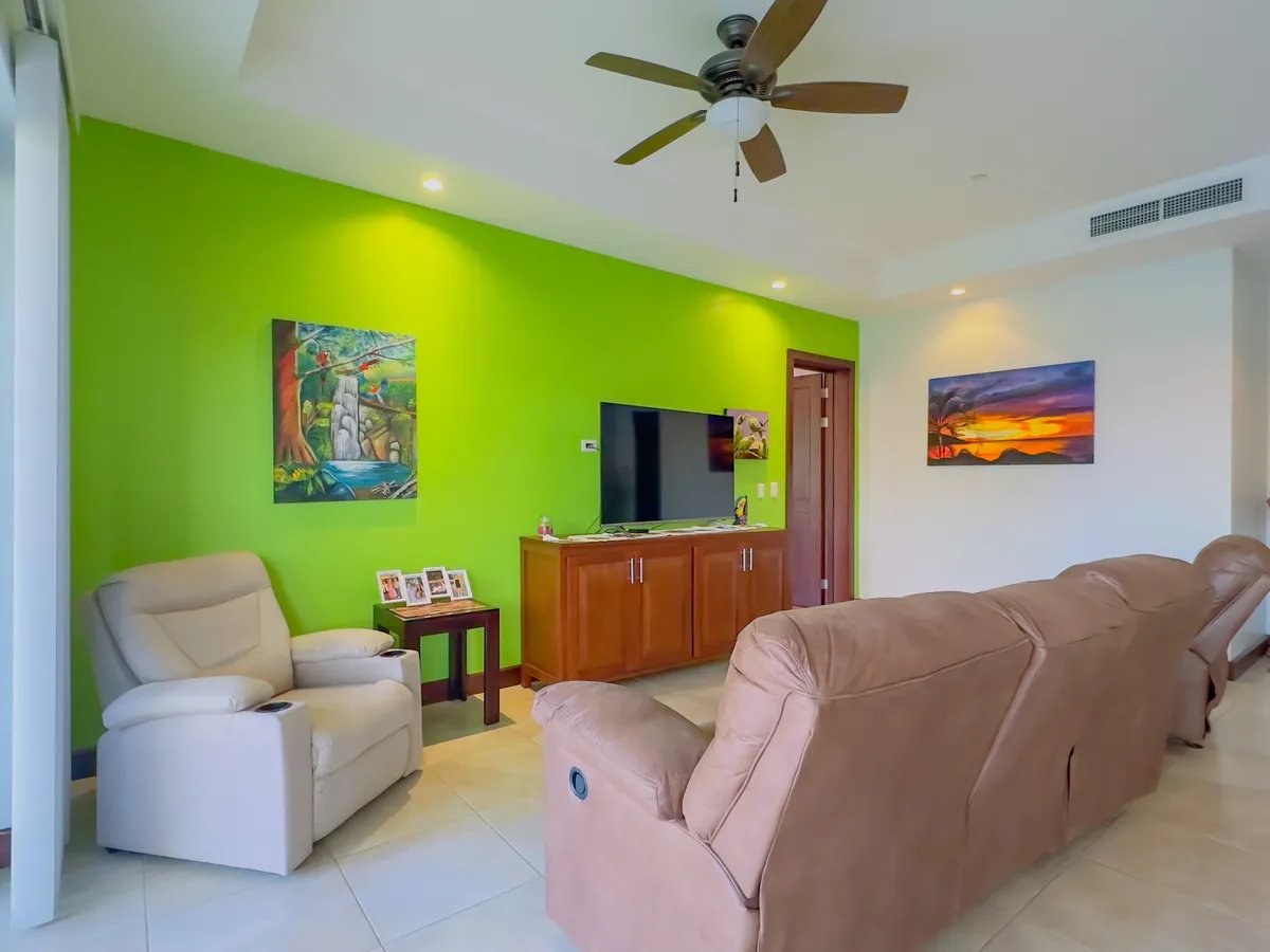 Ground Level Condo with a Yard