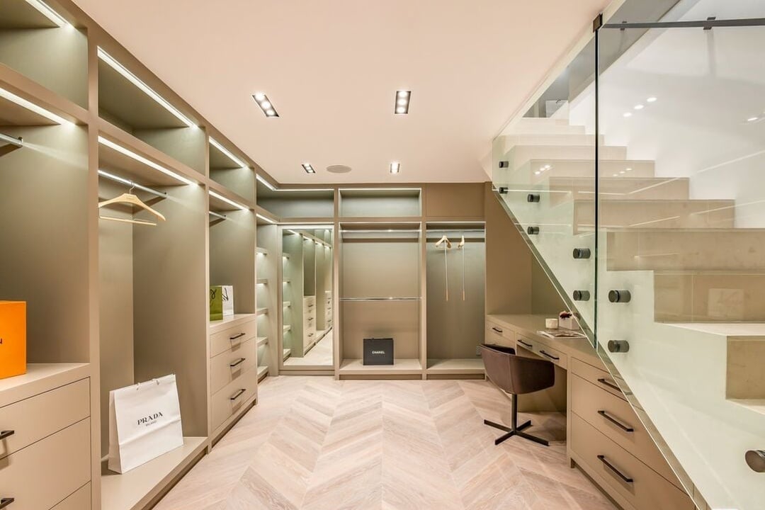 Monarch Crest, Sierra Mar Pl, 90069