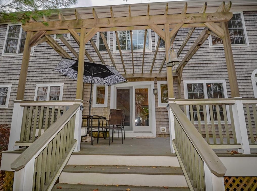 8 Gorham Ave